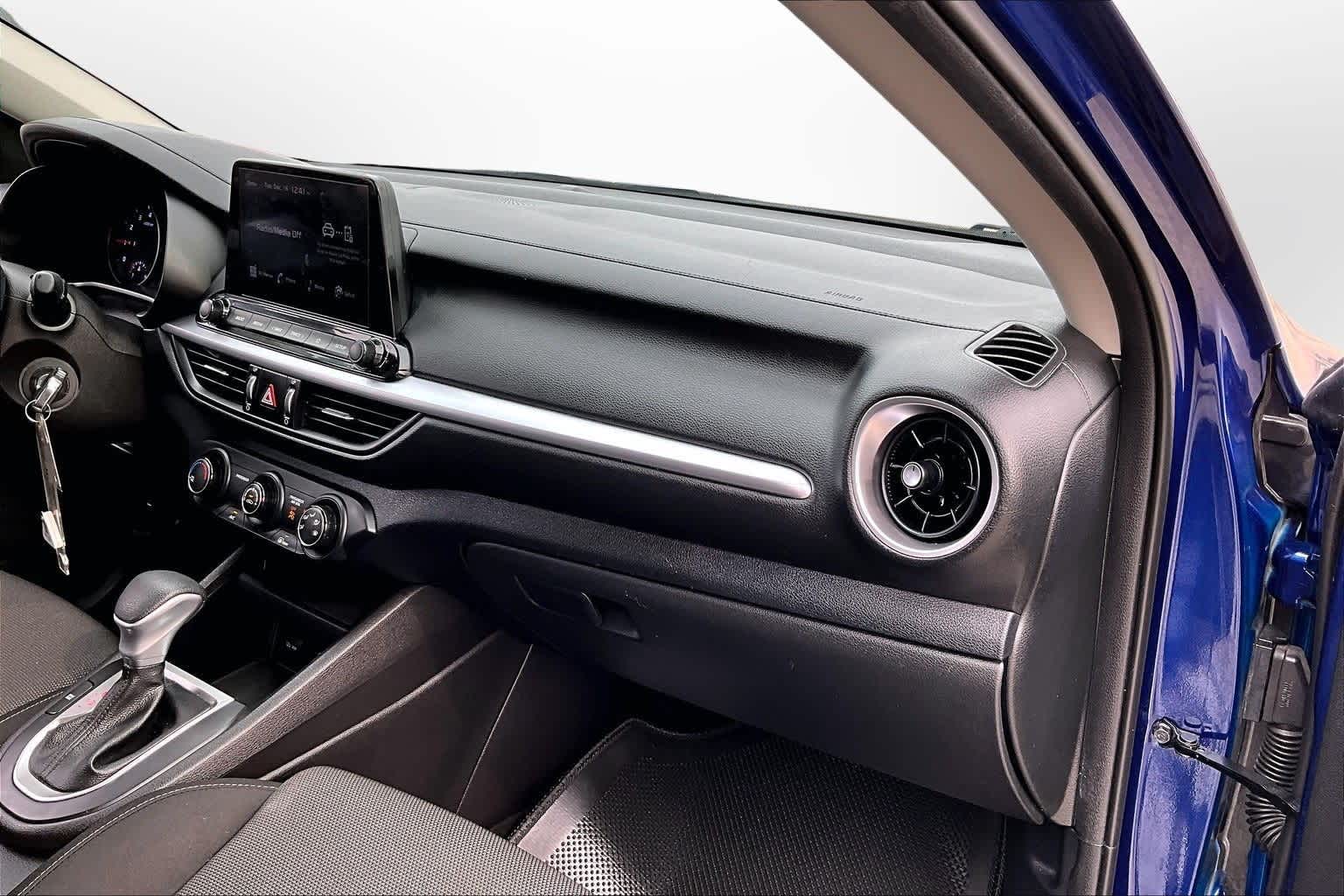 Thumbnail: 2022 Kia Forte - 14