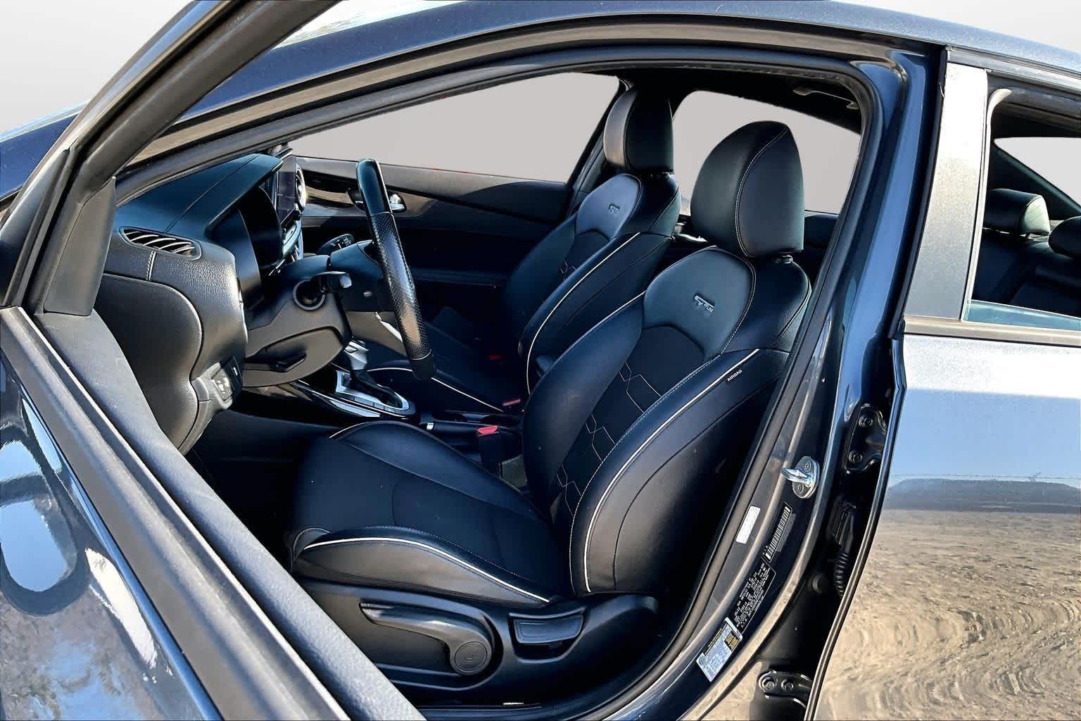 Thumbnail: 2022 Kia Forte - 21