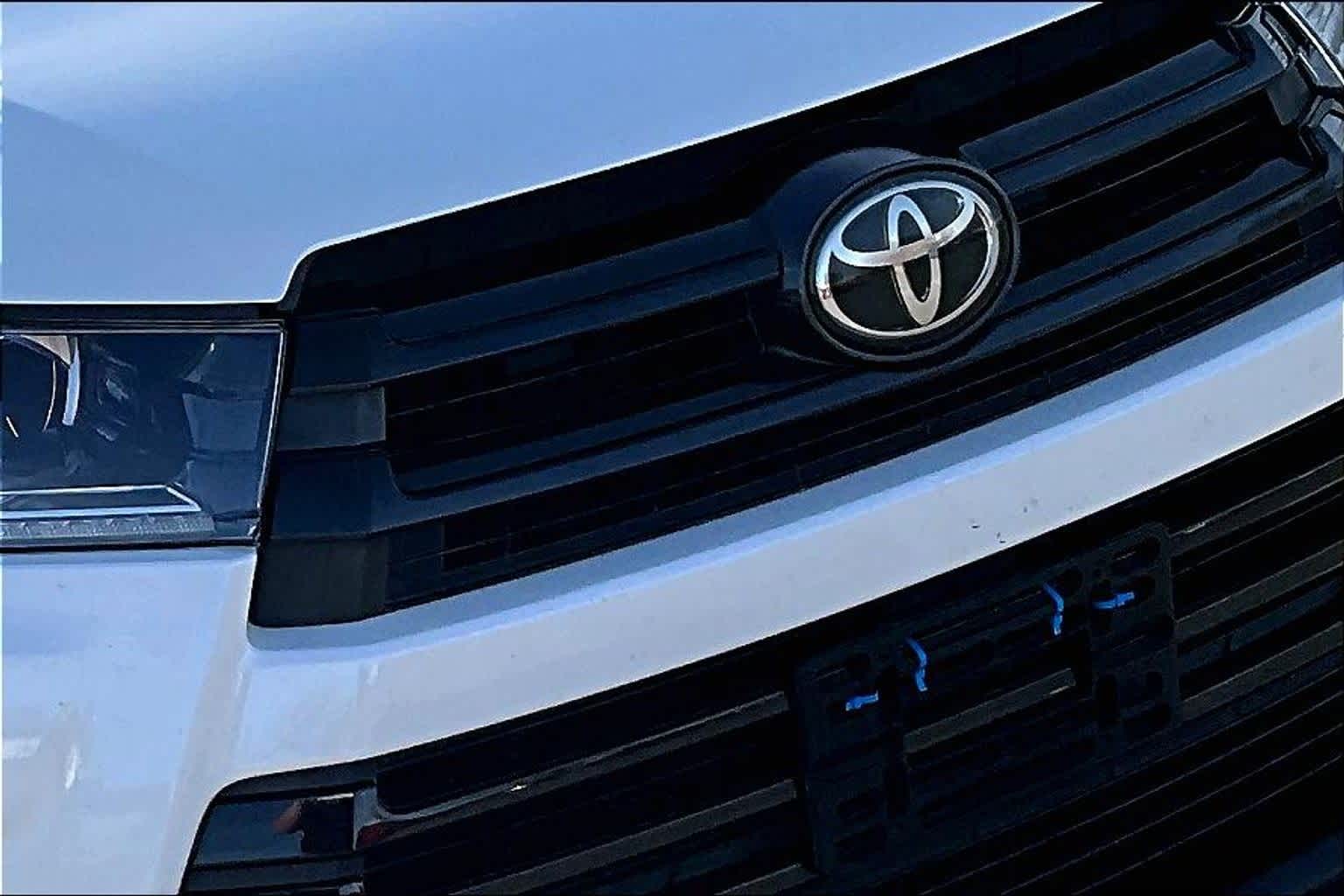 Thumbnail: 2017 Toyota Highlander - 28