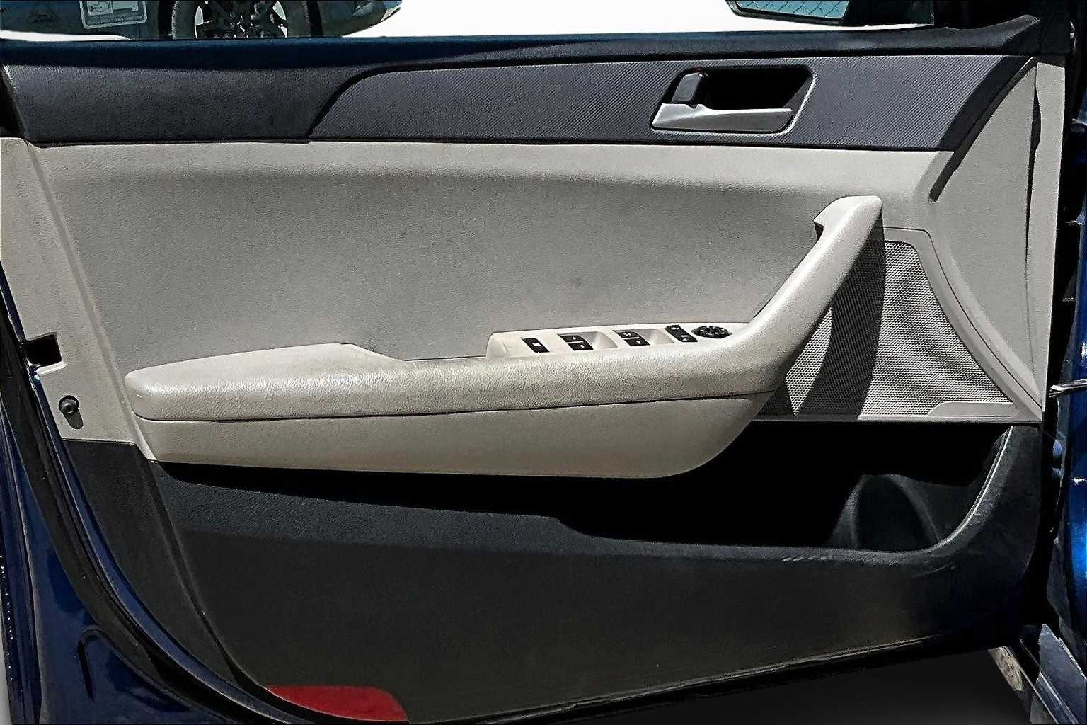 Thumbnail: 2018 Hyundai Sonata - 17