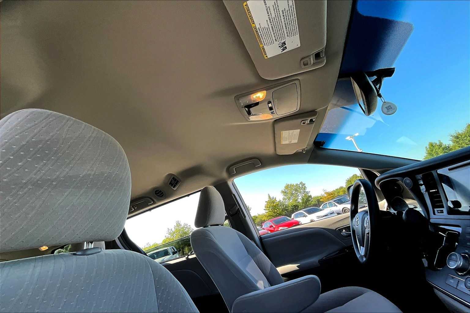 Thumbnail: 2017 Toyota Sienna - 16