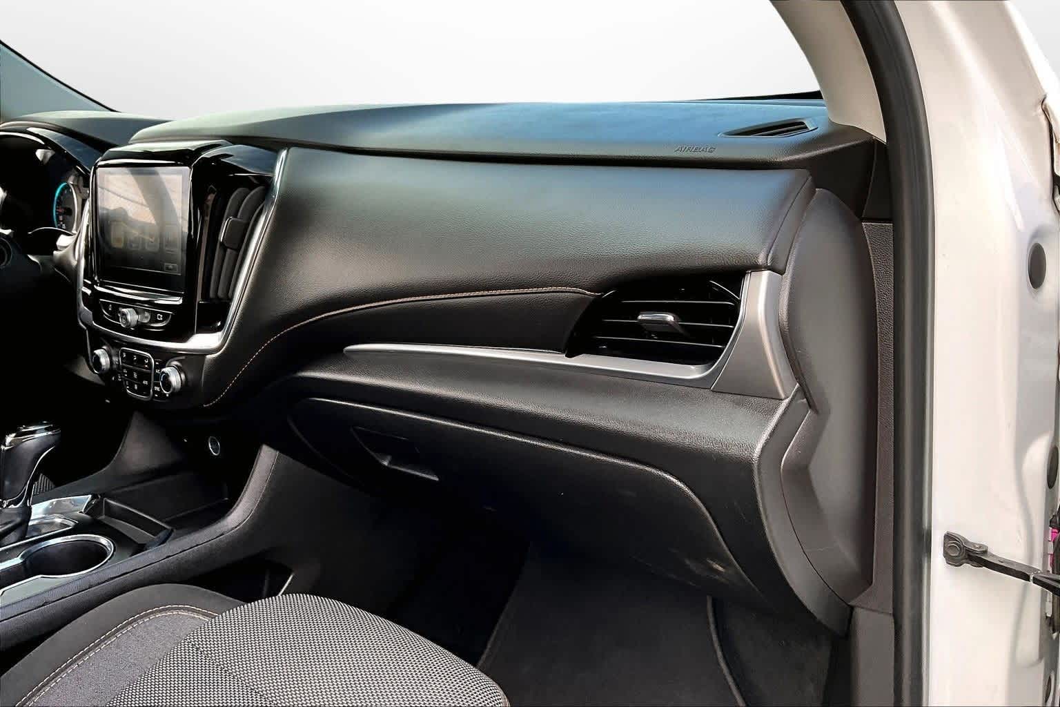 Thumbnail: 2018 Chevrolet Traverse - 15