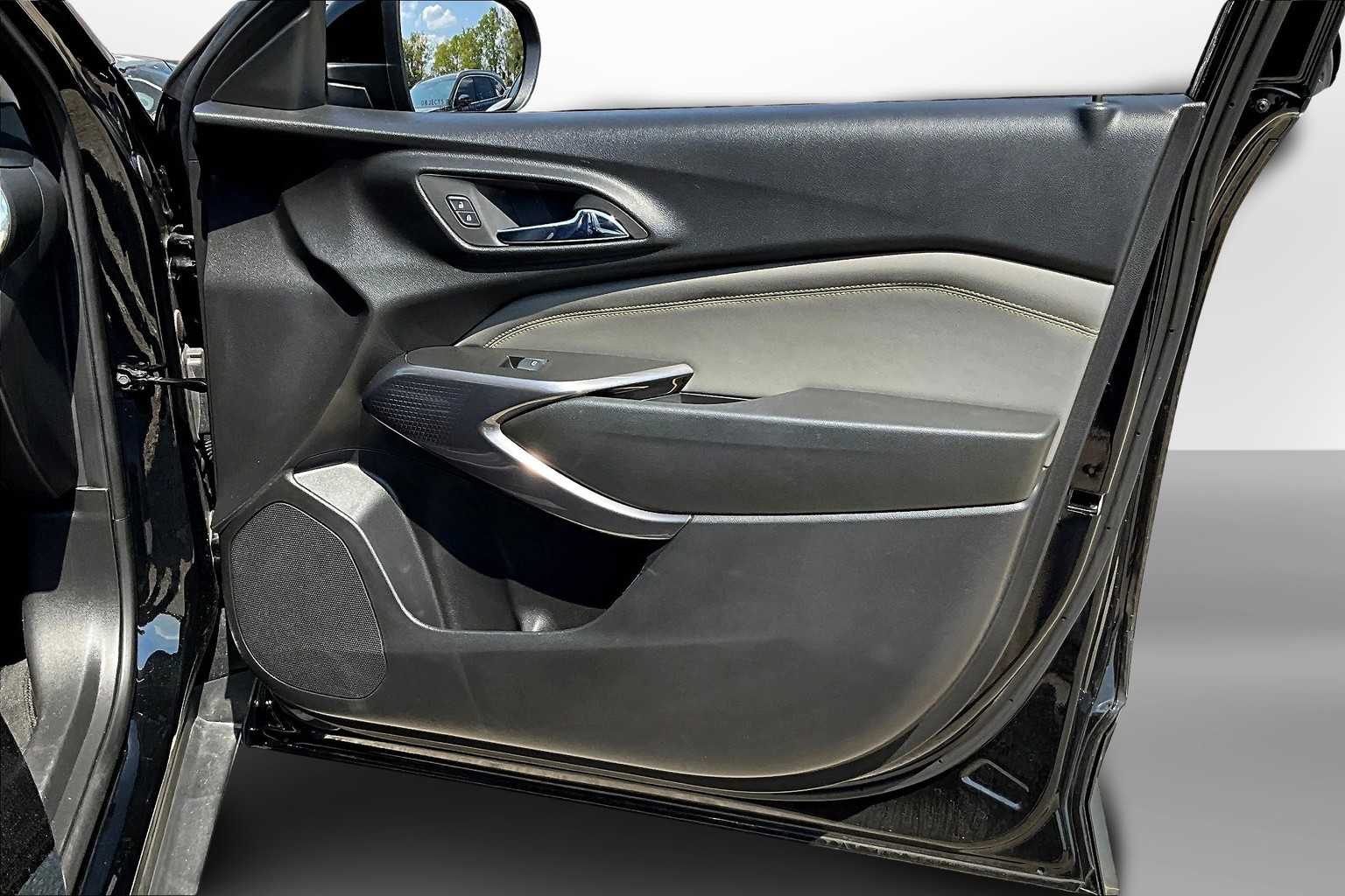 Thumbnail: 2024 Chevrolet Trax - 18
