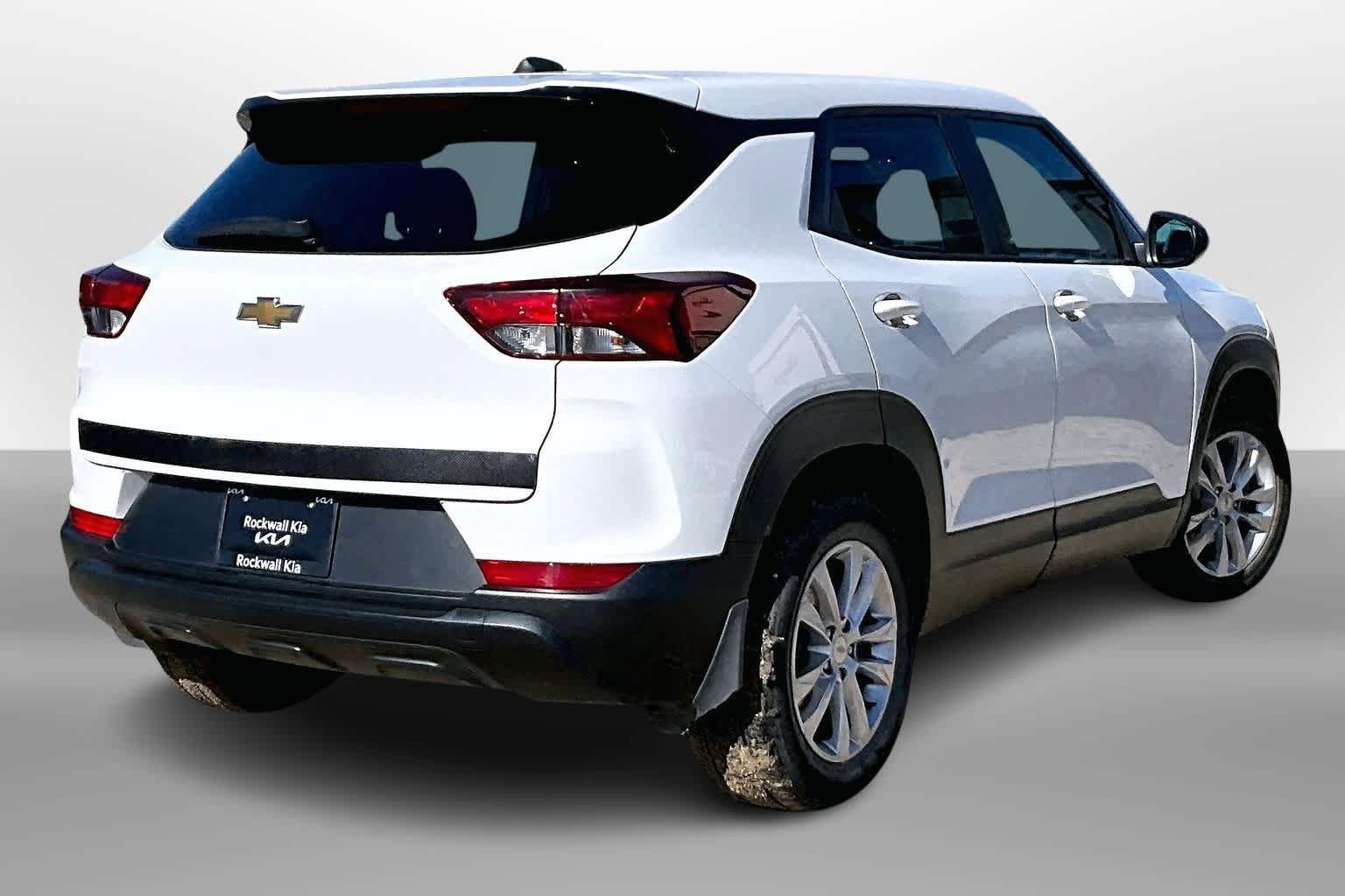 2021 Chevrolet Trailblazer LS photo 2