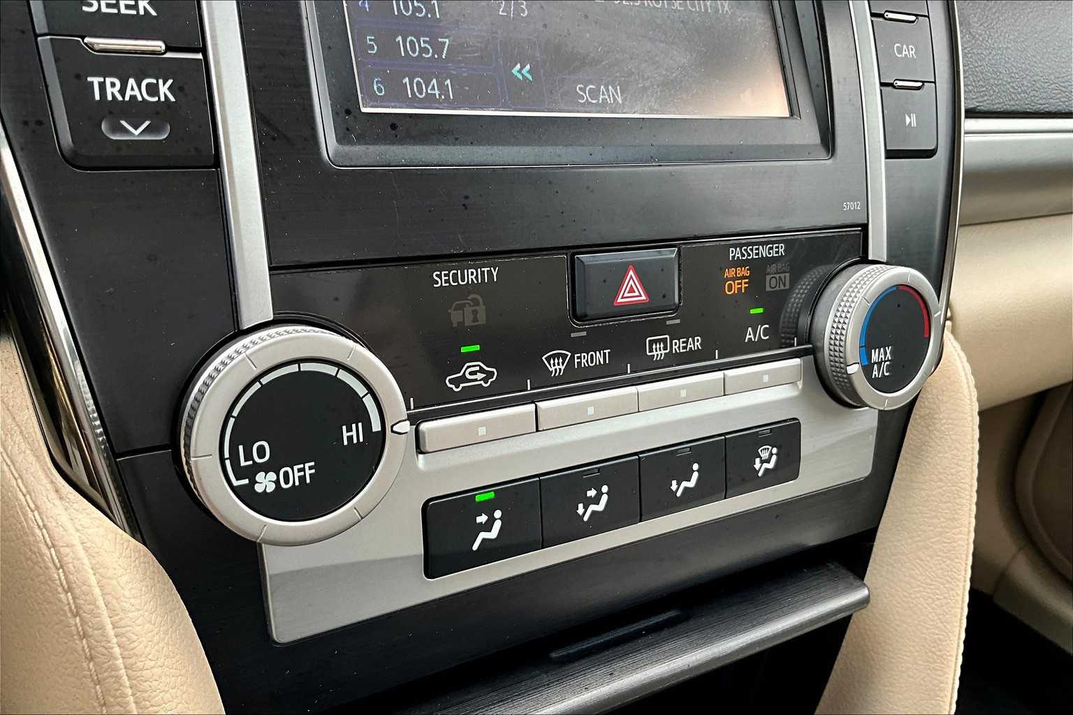 Thumbnail: 2012 Toyota Camry - 23