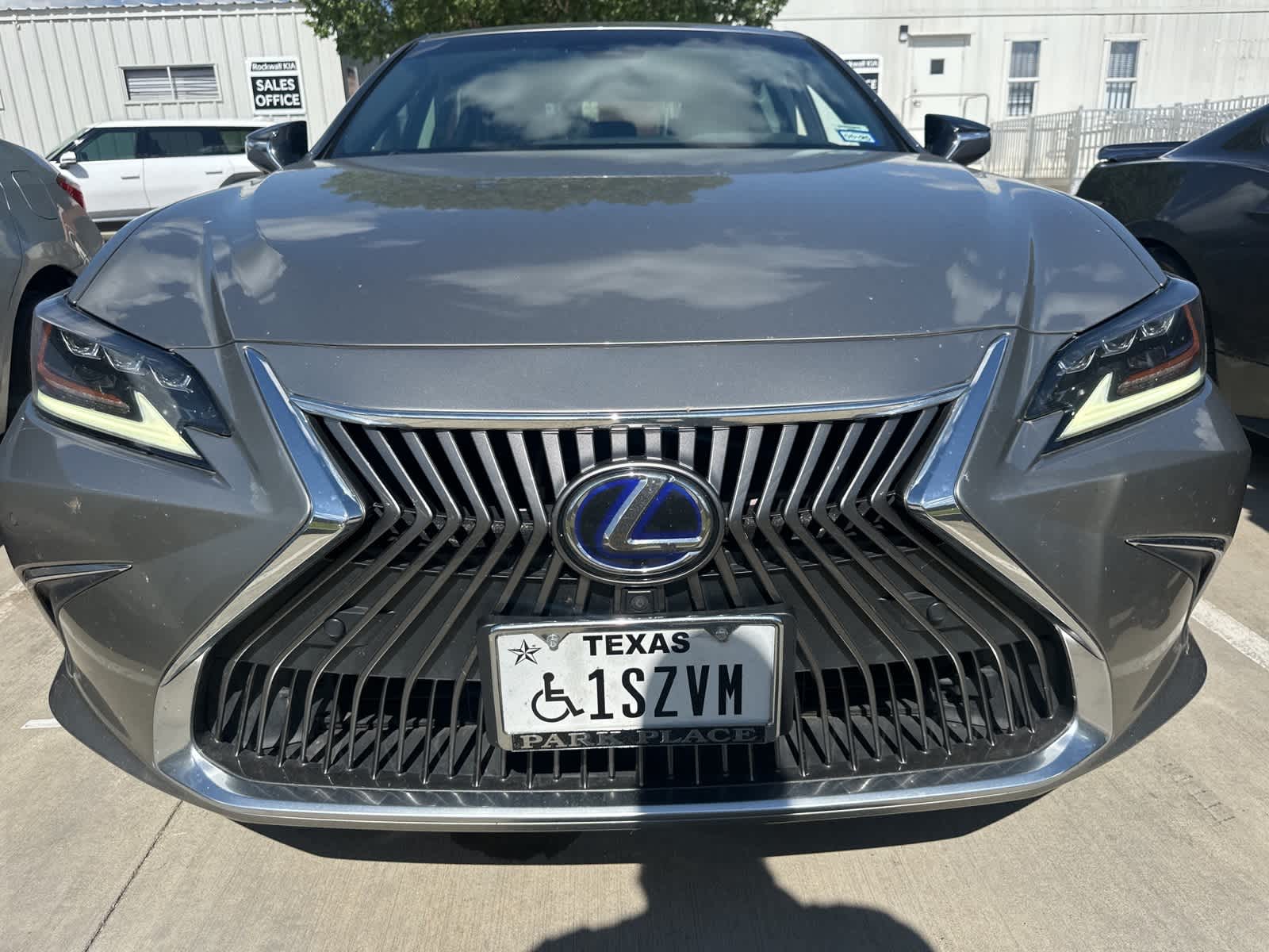 Thumbnail: 2021 Lexus ES - 2