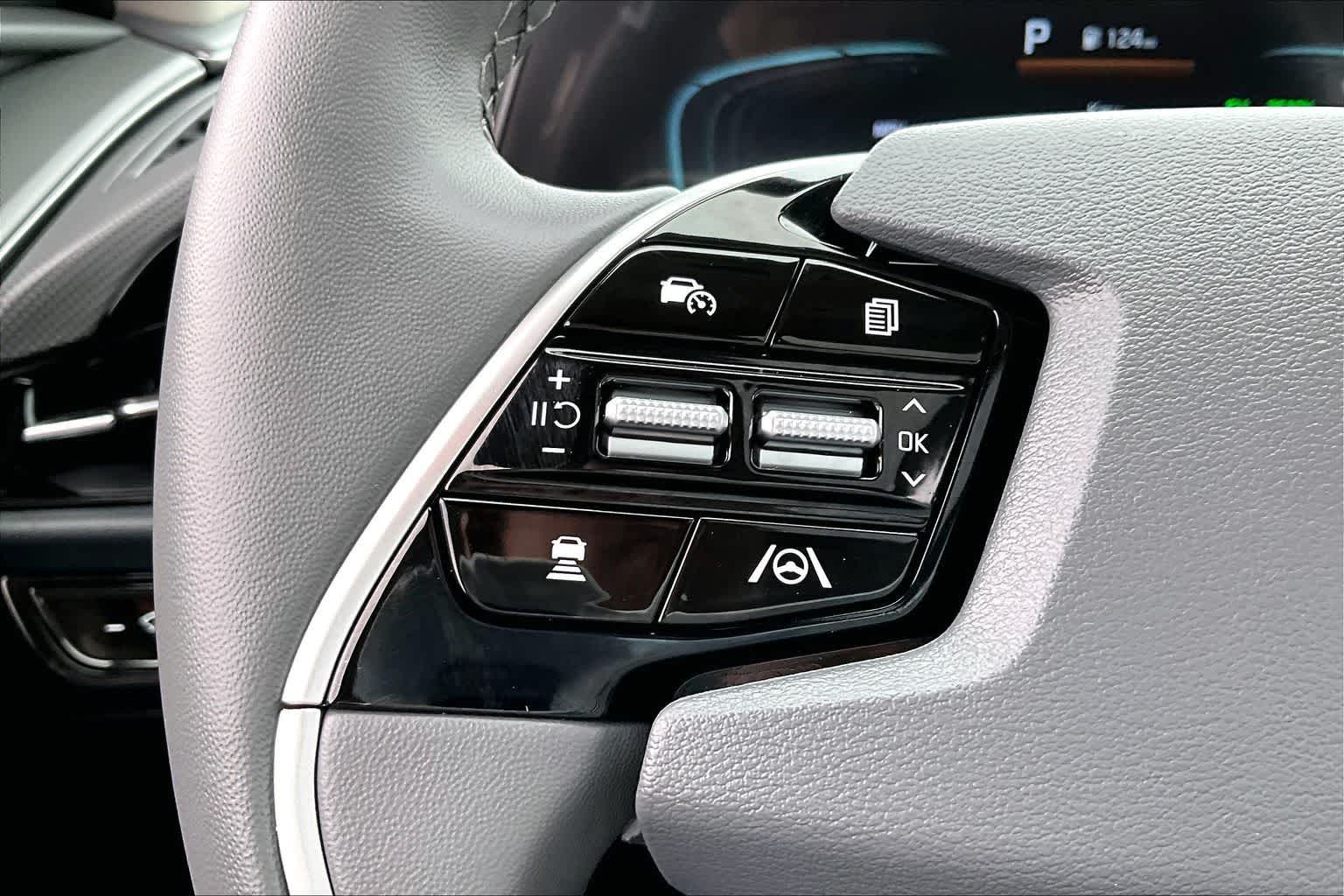 Thumbnail: 2025 Kia Niro - 16