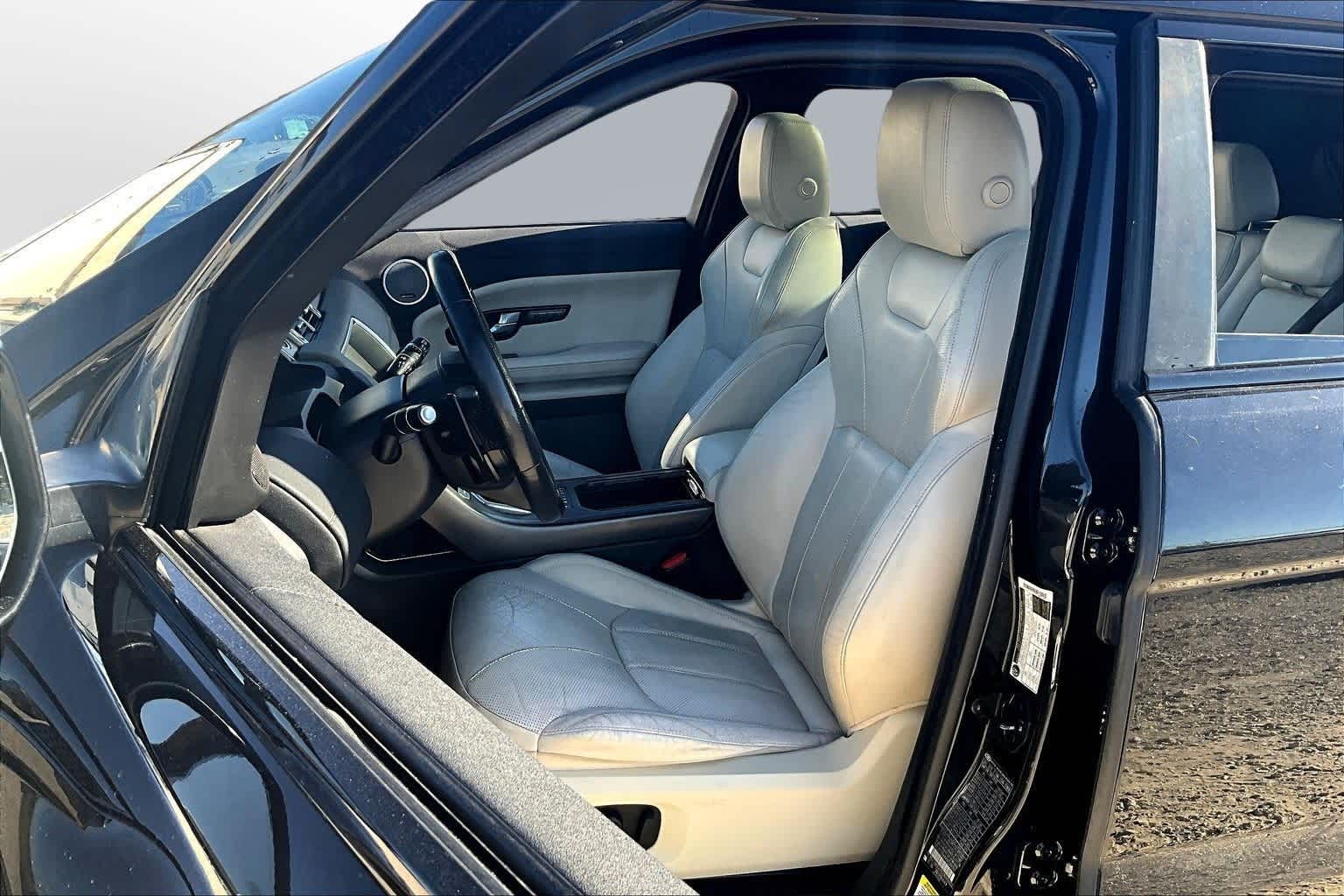 Thumbnail: 2019 Land Rover Range Rover Evoque - 25