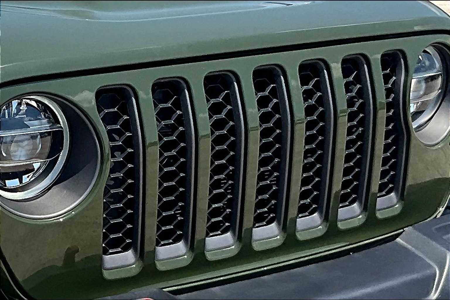 Thumbnail: 2022 Jeep Gladiator - 30