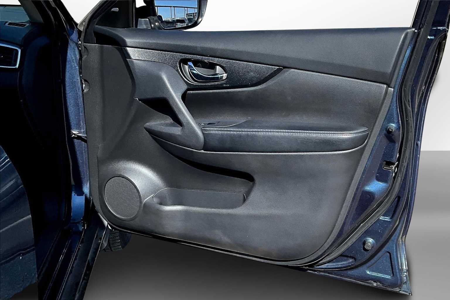 Thumbnail: 2014 Nissan Rogue - 18