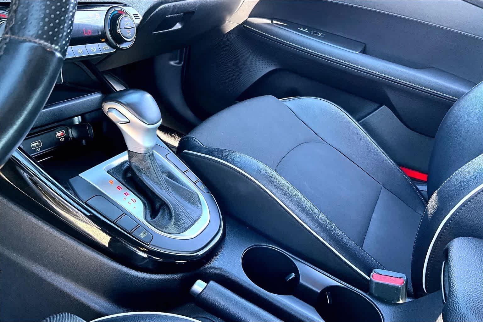 Thumbnail: 2022 Kia Forte - 12