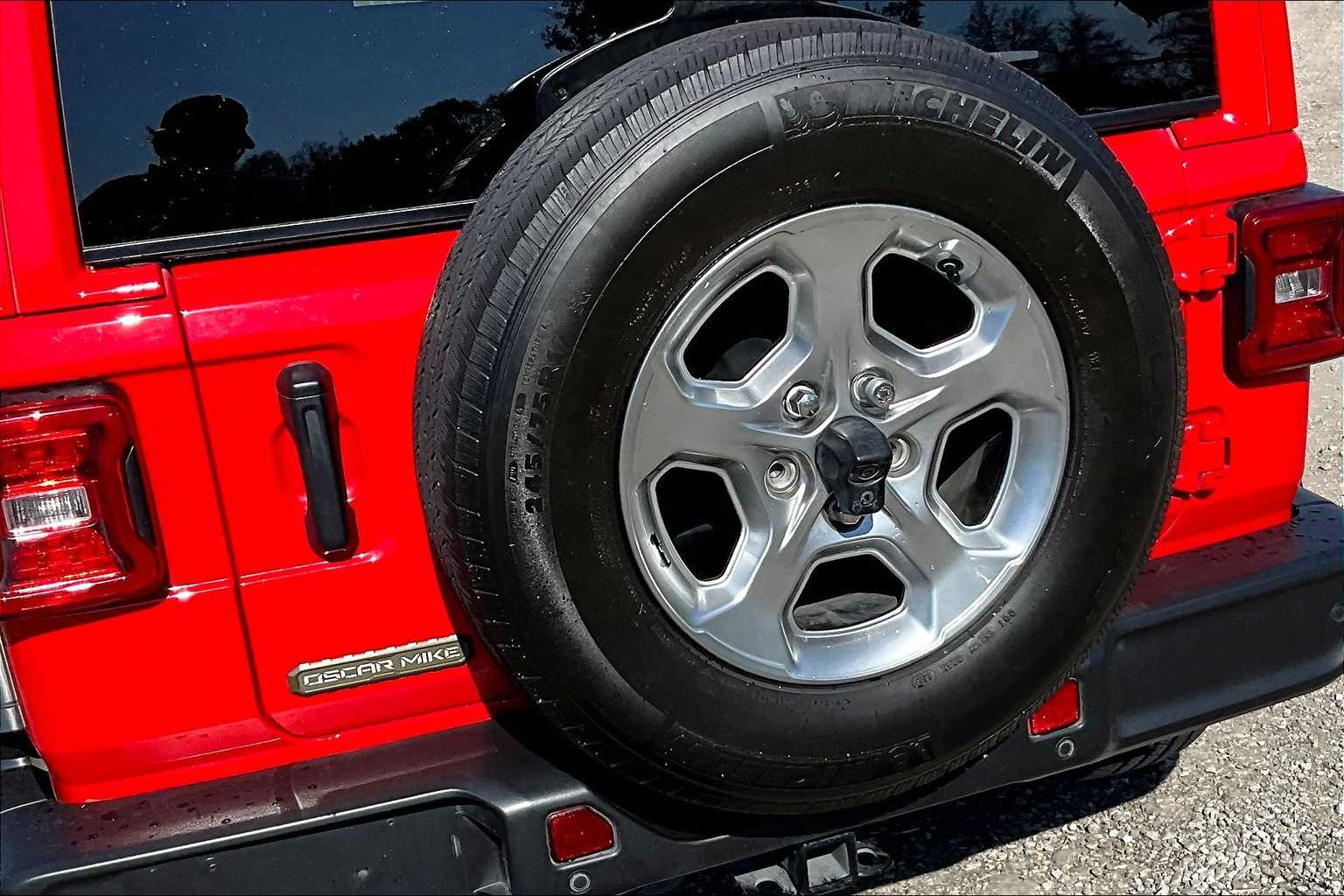 Thumbnail: 2021 Jeep Wrangler - 32