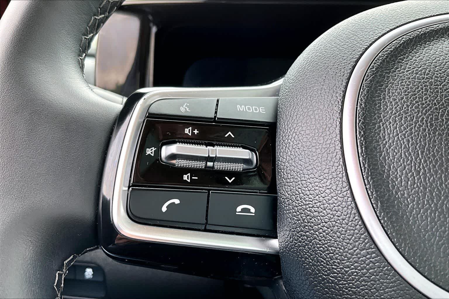 Thumbnail: 2023 Kia Sorento - 17