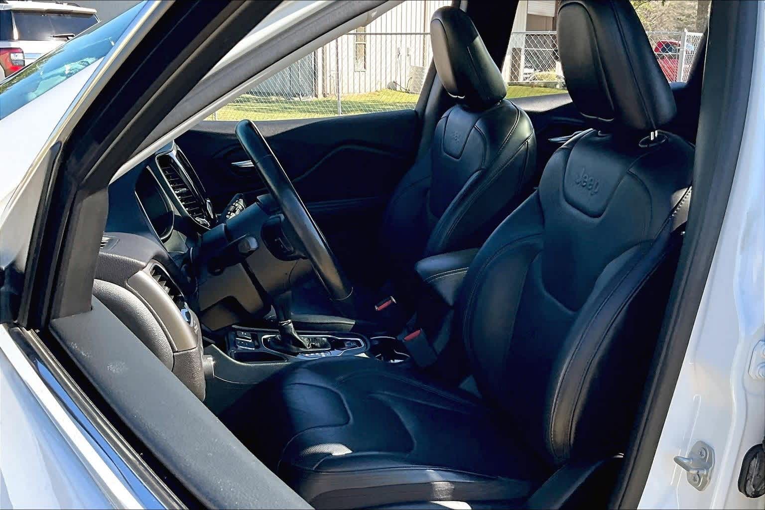 Thumbnail: 2019 Jeep Cherokee - 26