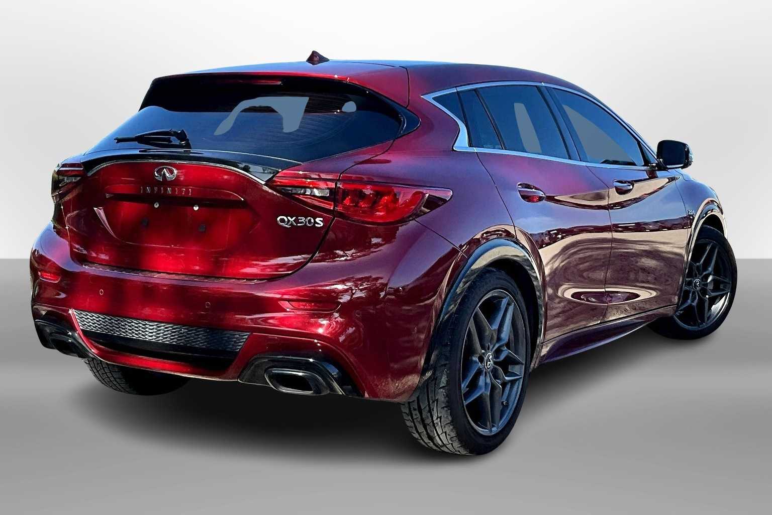 Thumbnail: 2017 INFINITI QX30 - 2