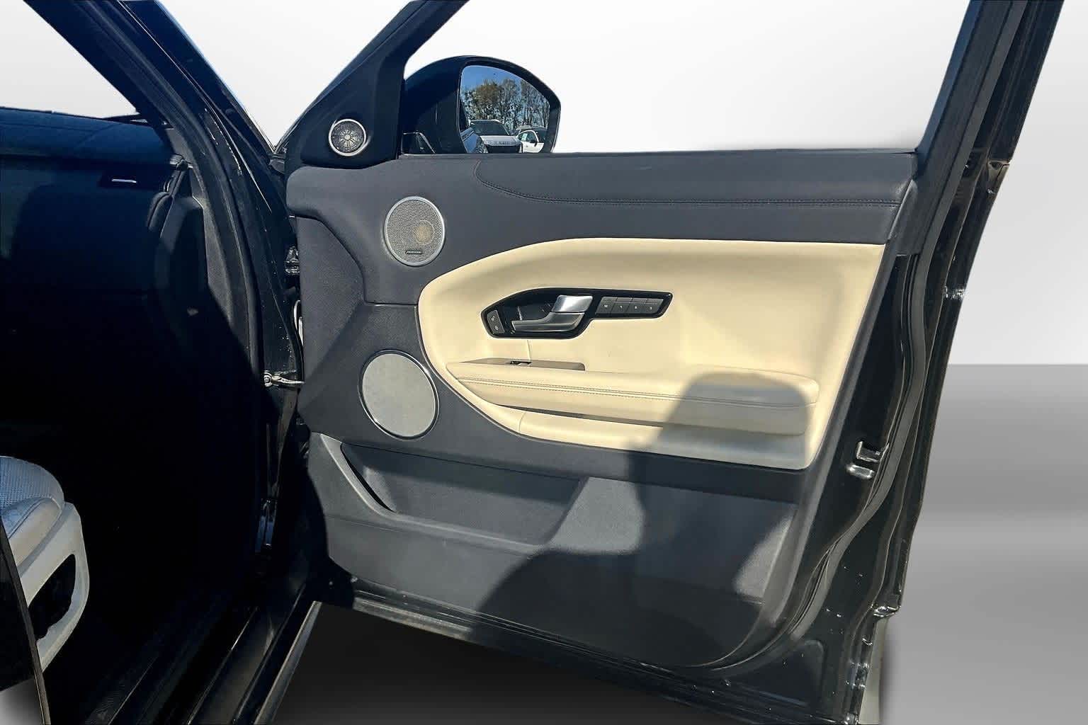 Thumbnail: 2019 Land Rover Range Rover Evoque - 18