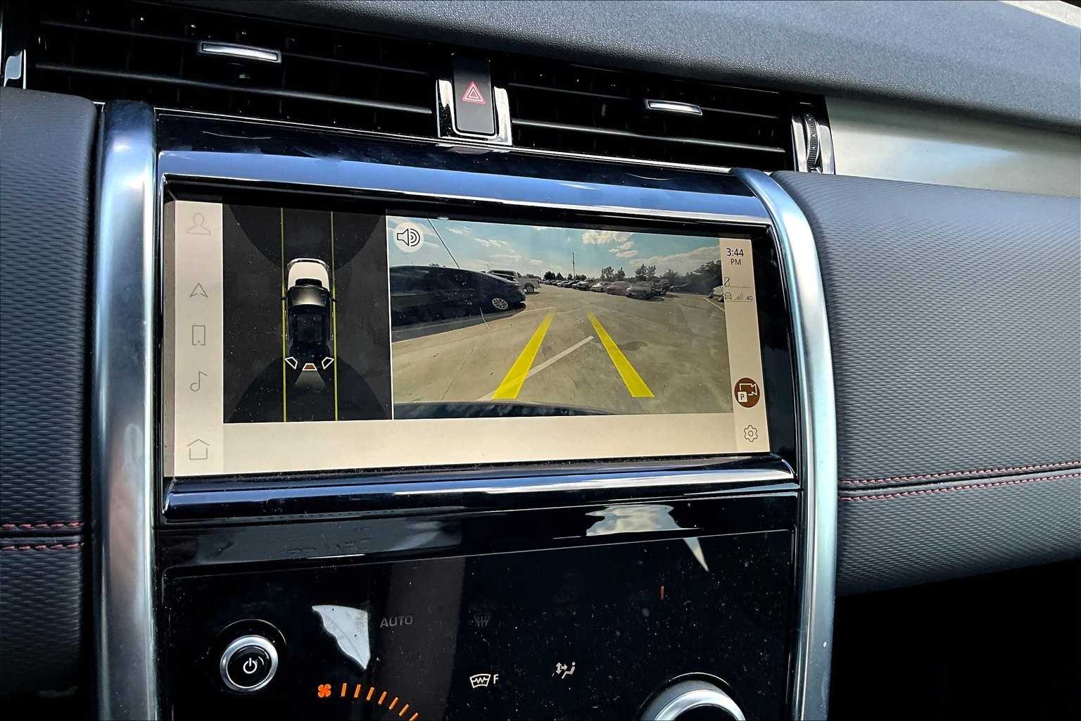 Thumbnail: 2023 Land Rover Discovery Sport - 22