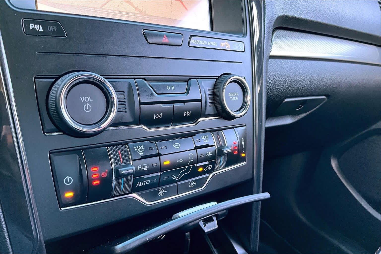 Thumbnail: 2019 Ford Explorer - 24