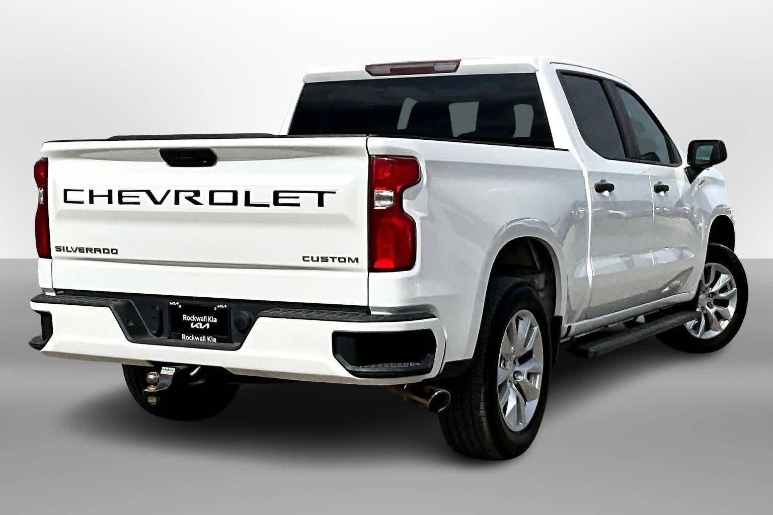 2019 Chevrolet Silverado 1500 Custom photo 2