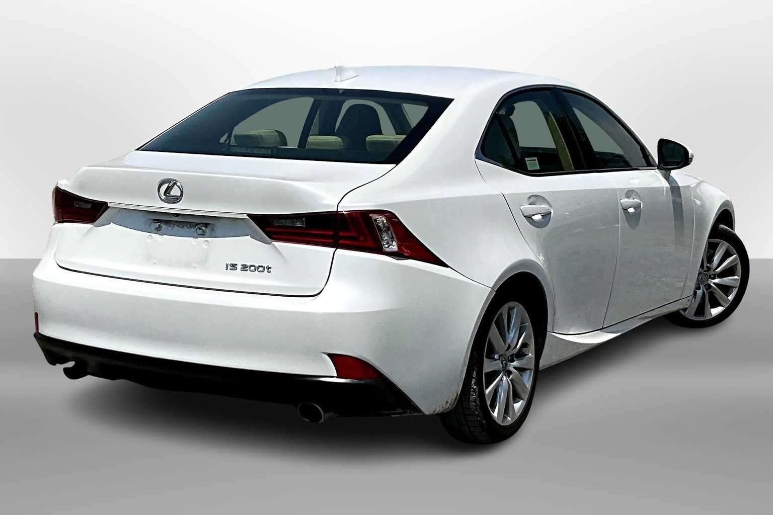 Thumbnail: 2016 Lexus IS - 2