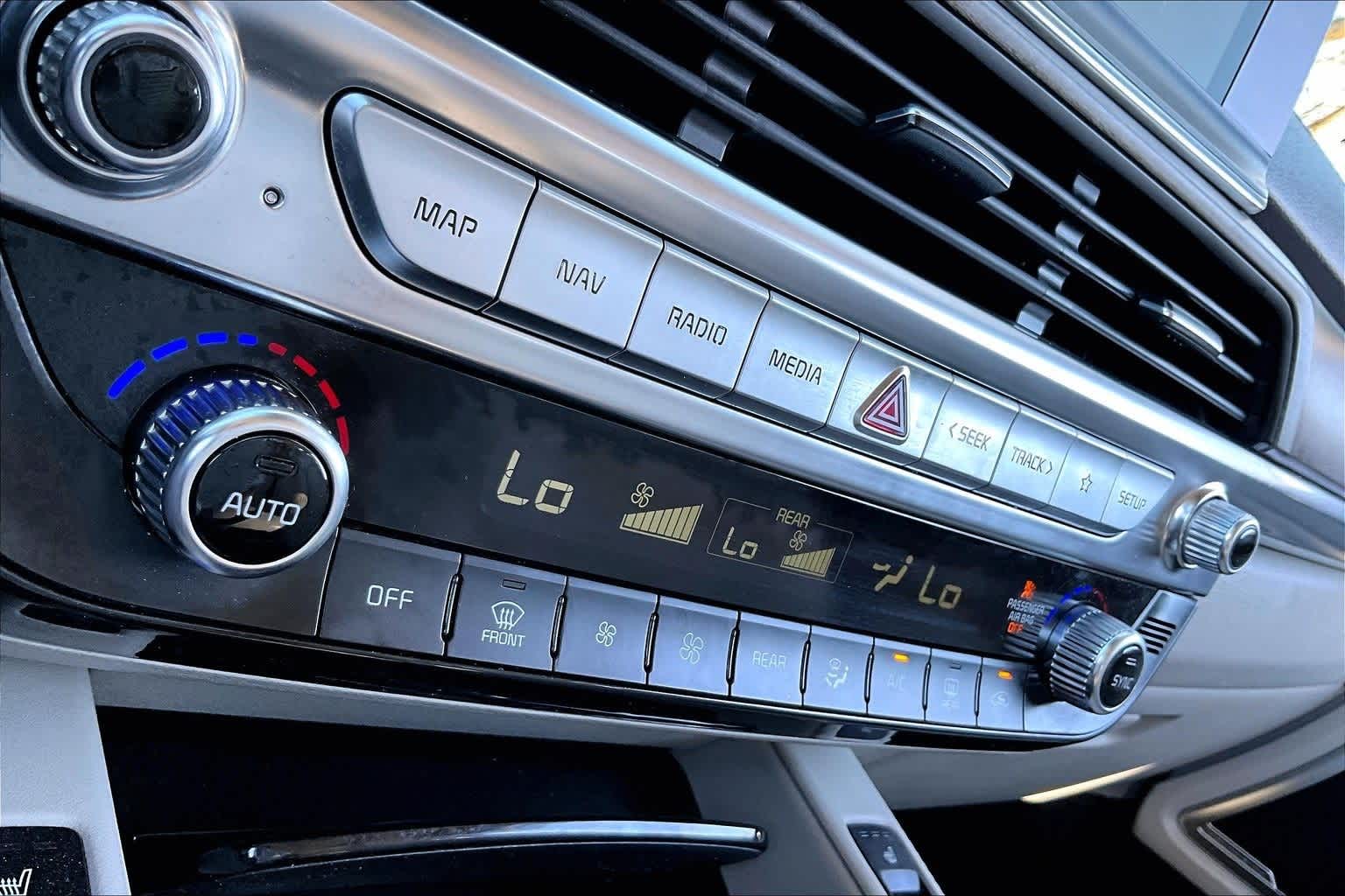 Thumbnail: 2020 Kia Telluride - 23