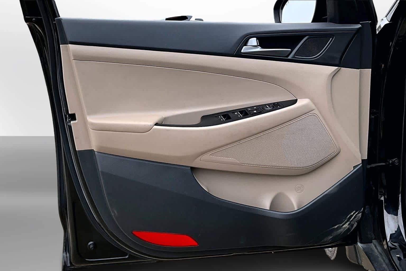 Thumbnail: 2016 Hyundai Tucson - 15