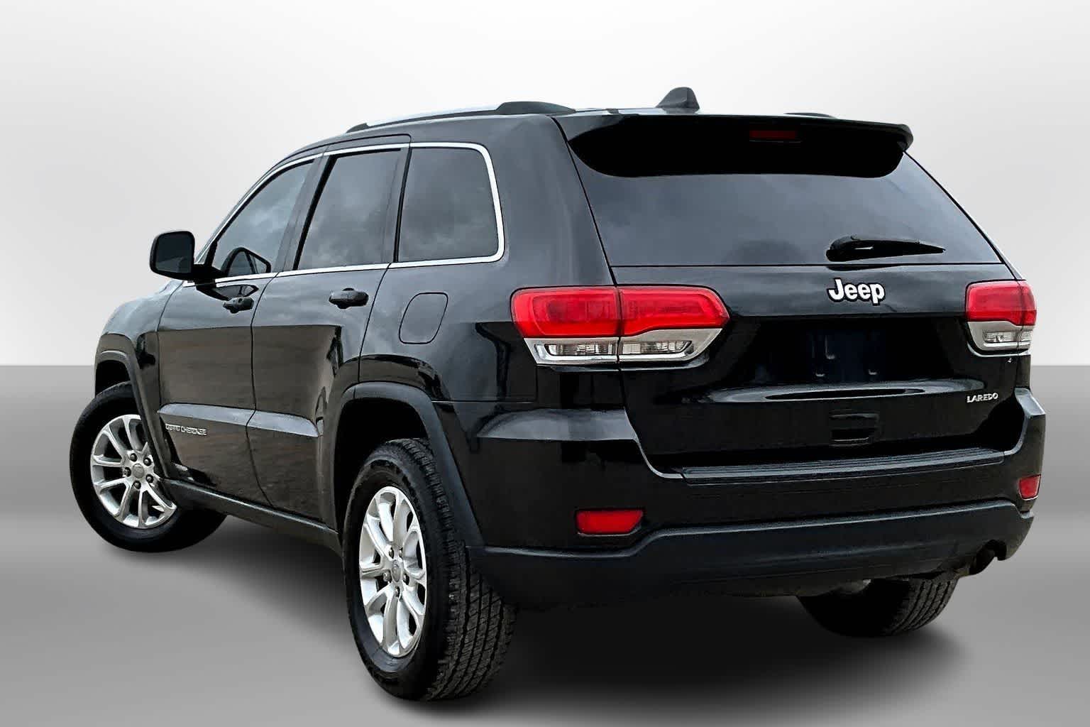 Thumbnail: 2015 Jeep Grand Cherokee - 11