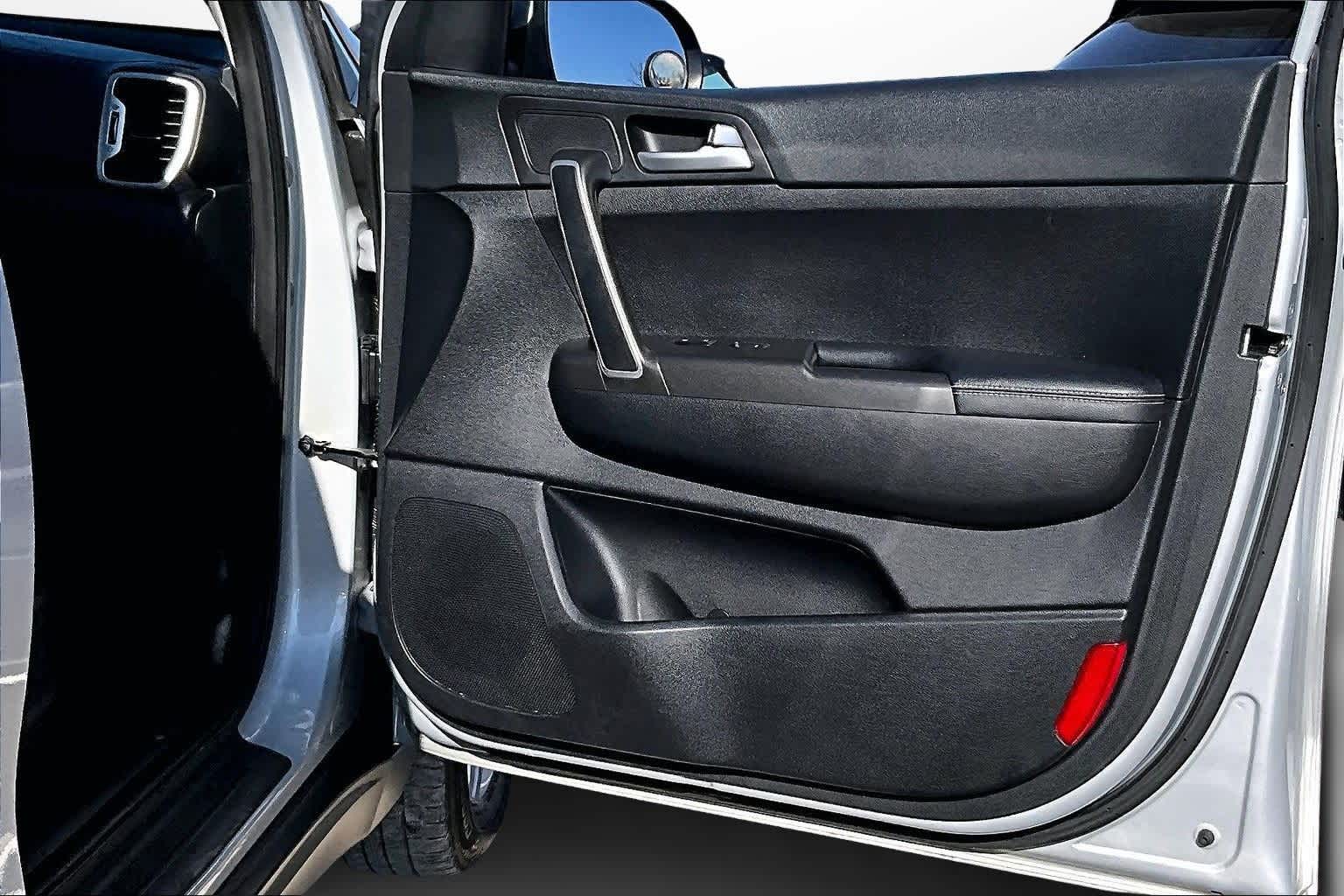 Thumbnail: 2017 Kia Sportage - 18