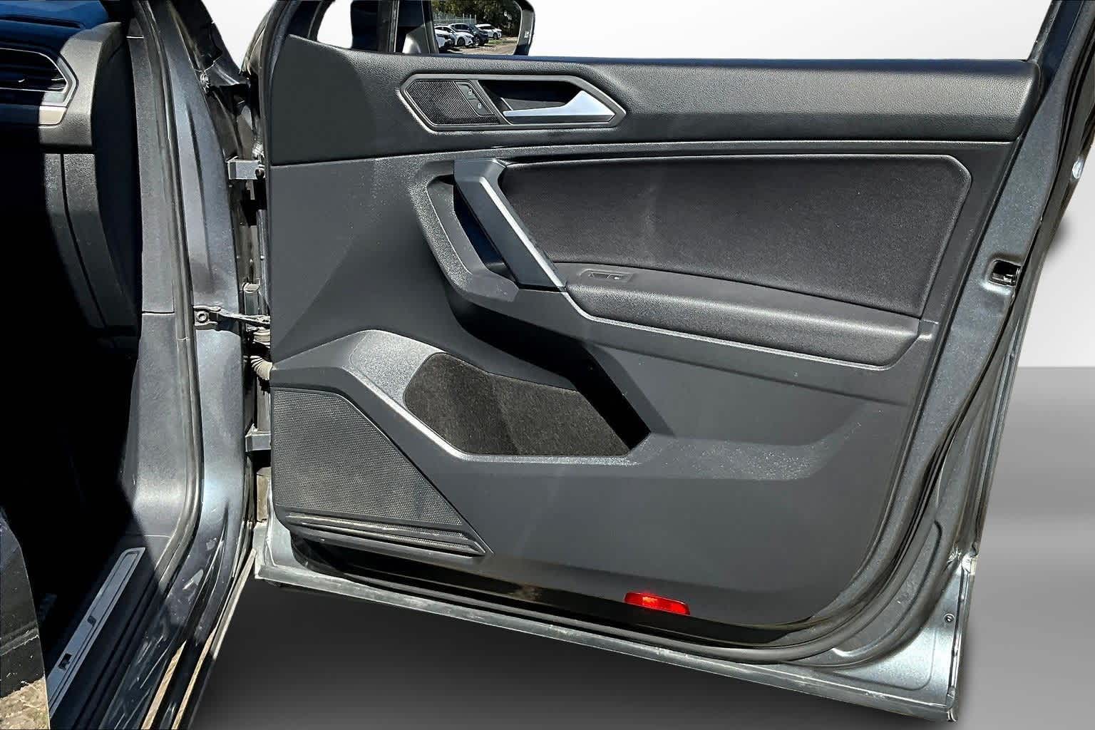 Thumbnail: 2019 Volkswagen Tiguan - 18