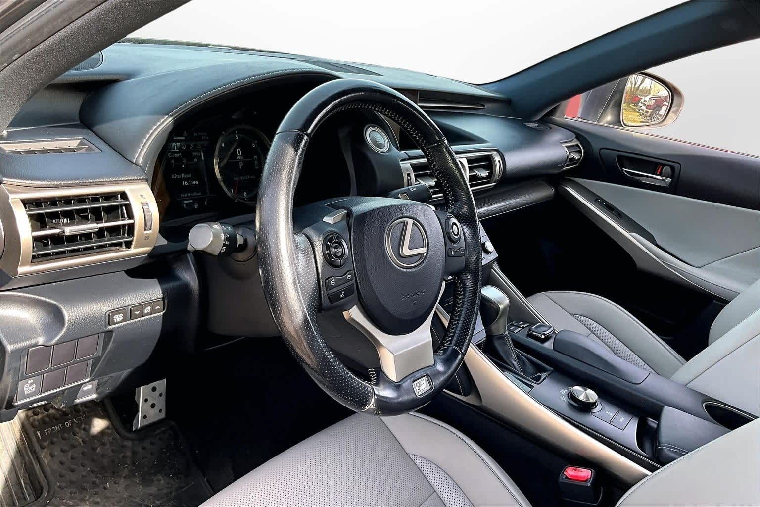 Thumbnail: 2016 Lexus IS - 12