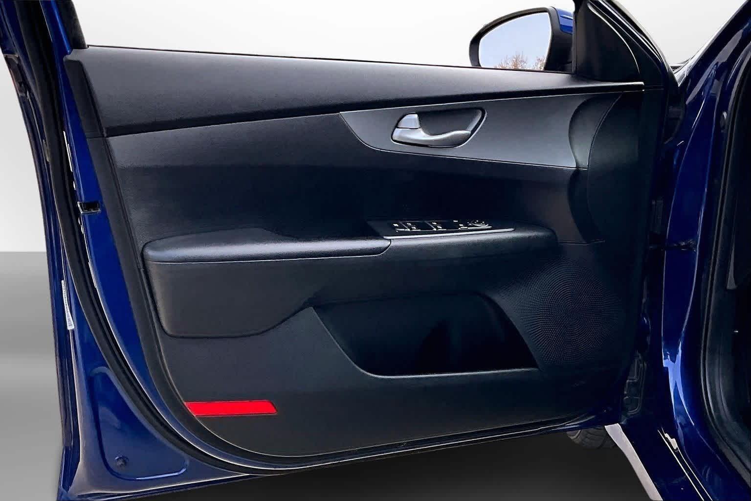 Thumbnail: 2019 Kia Forte - 16