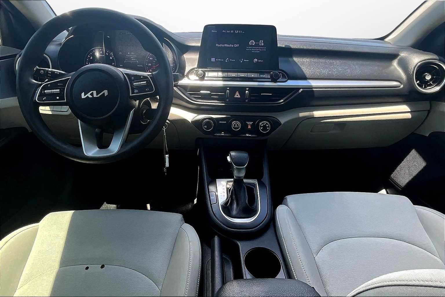 Thumbnail: 2022 Kia Forte - 14