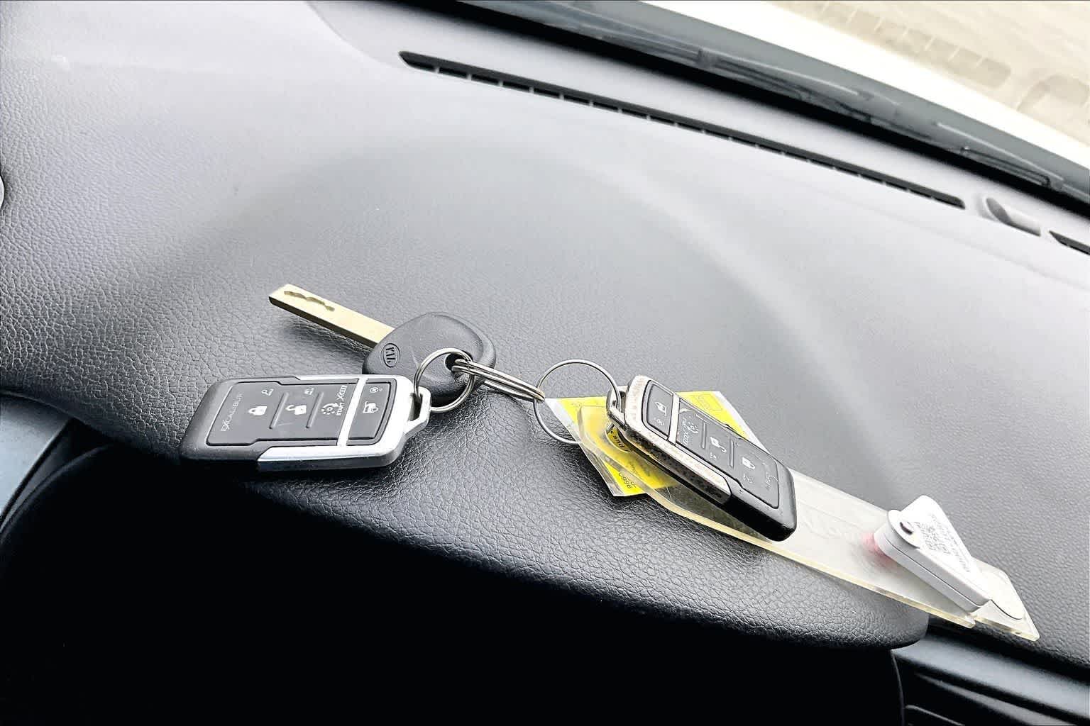 Thumbnail: 2020 Kia Rio - 8