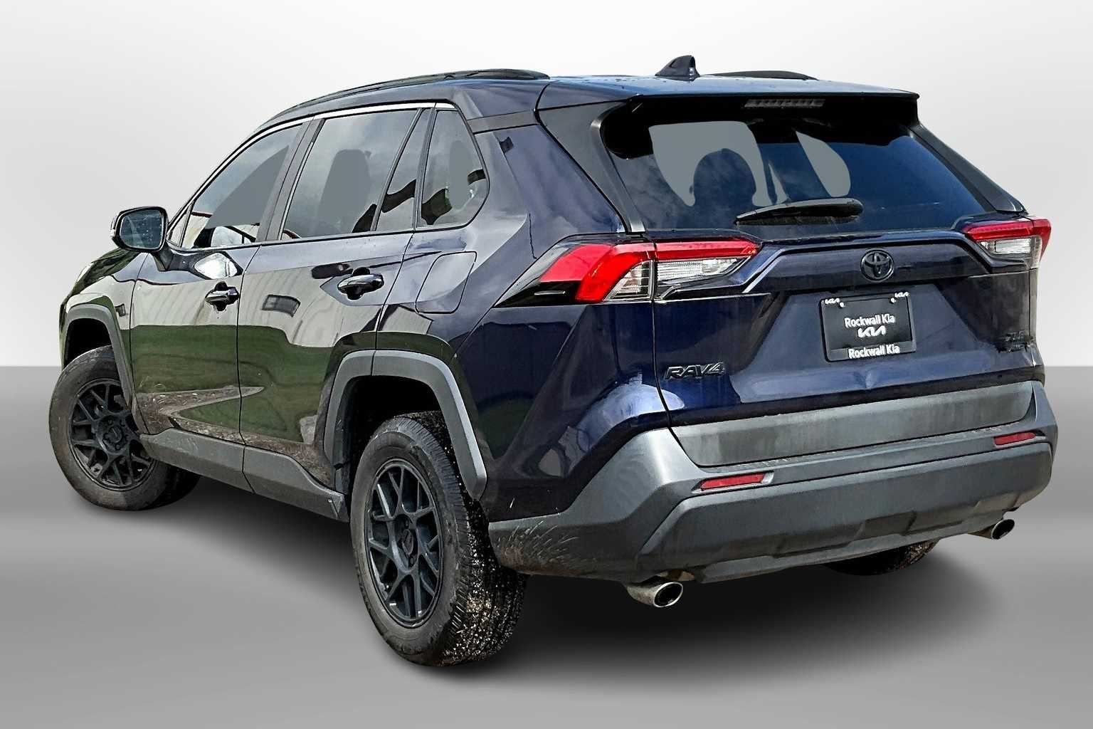 Thumbnail: 2020 Toyota RAV4 - 11