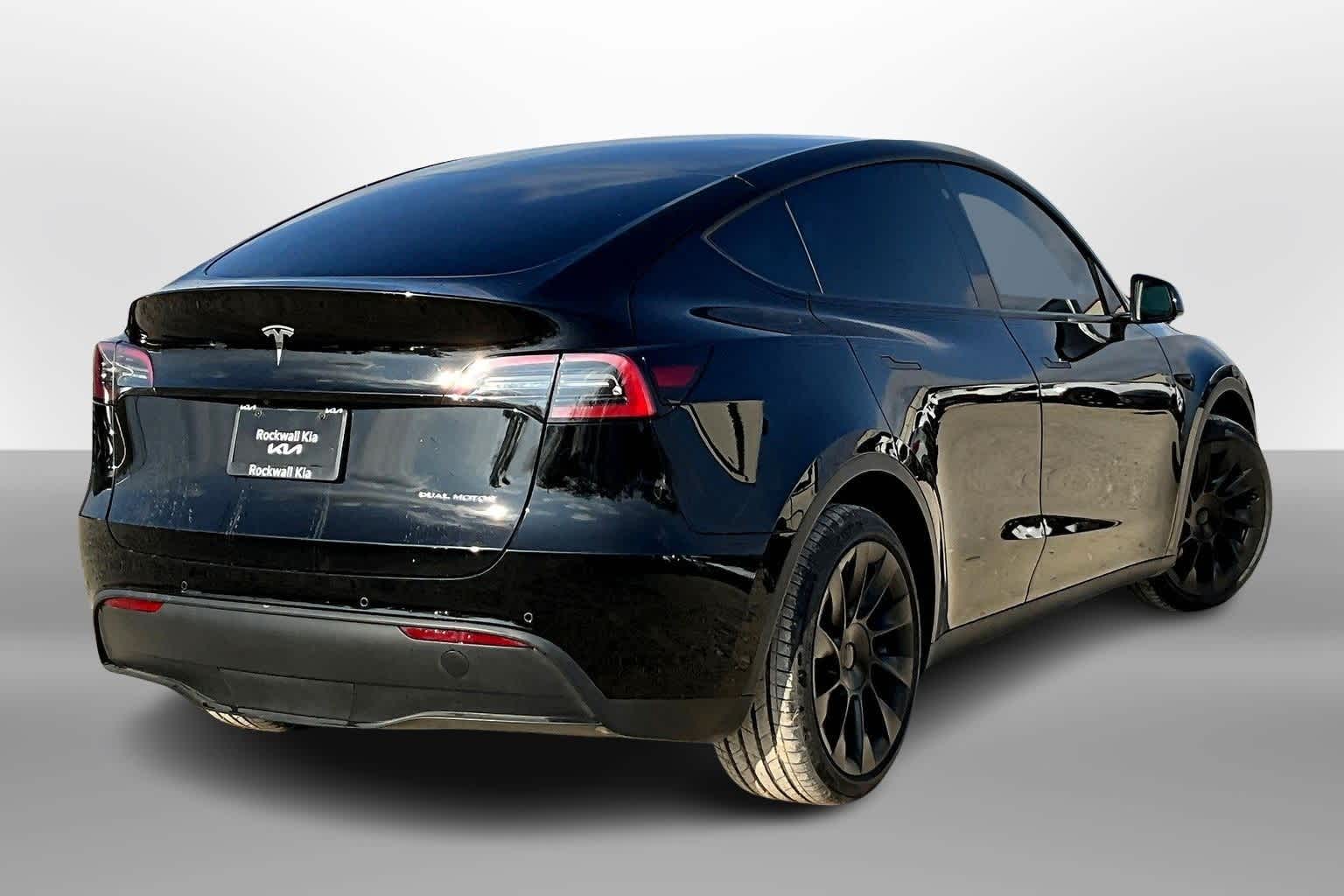 2022 Tesla Model Y Long Range photo 2