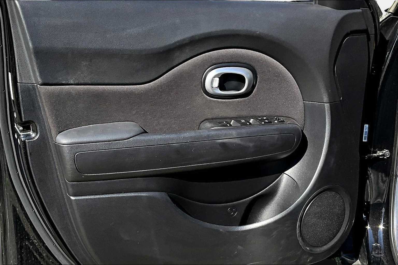 Thumbnail: 2016 Kia Soul - 17