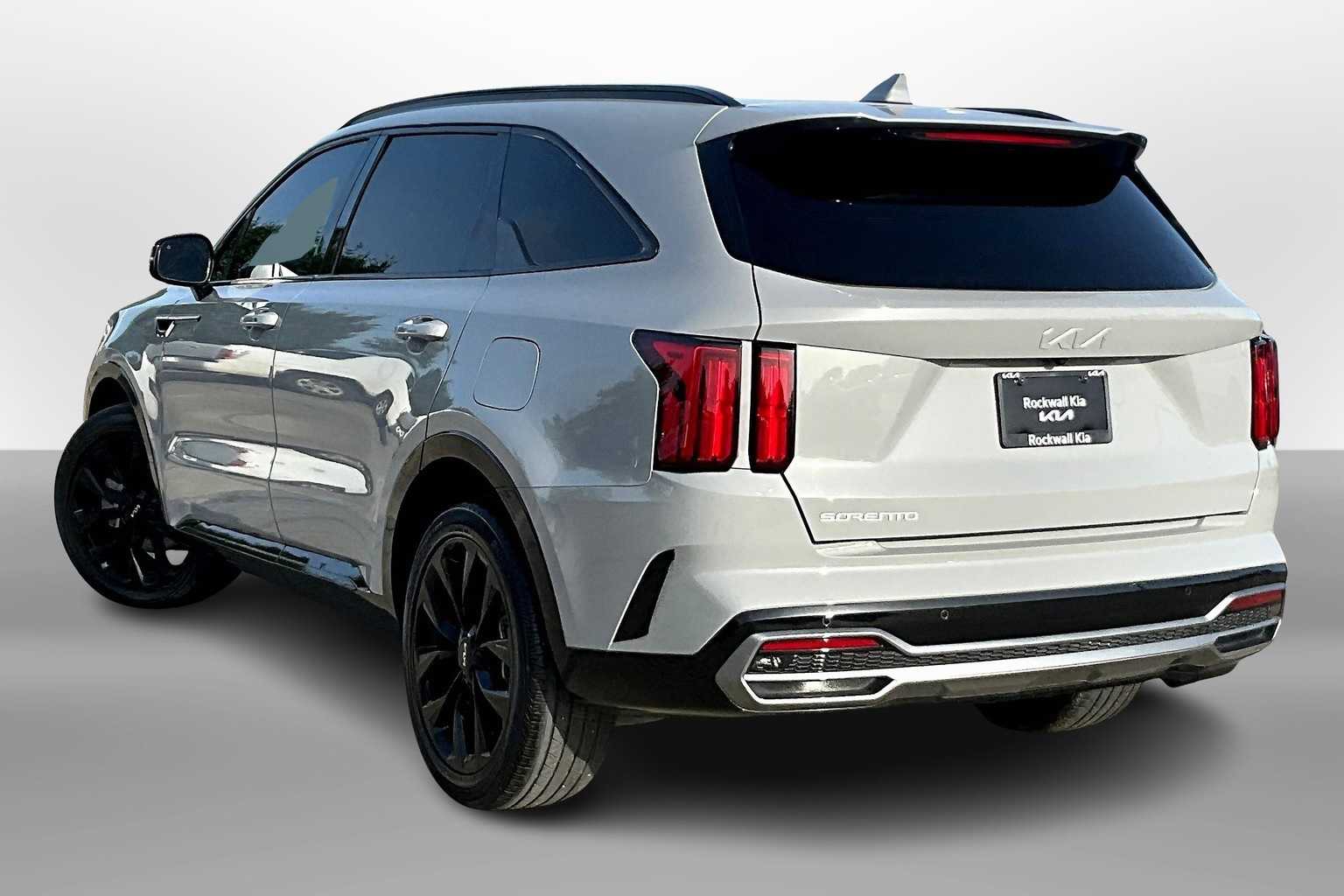 Thumbnail: 2023 Kia Sorento - 11