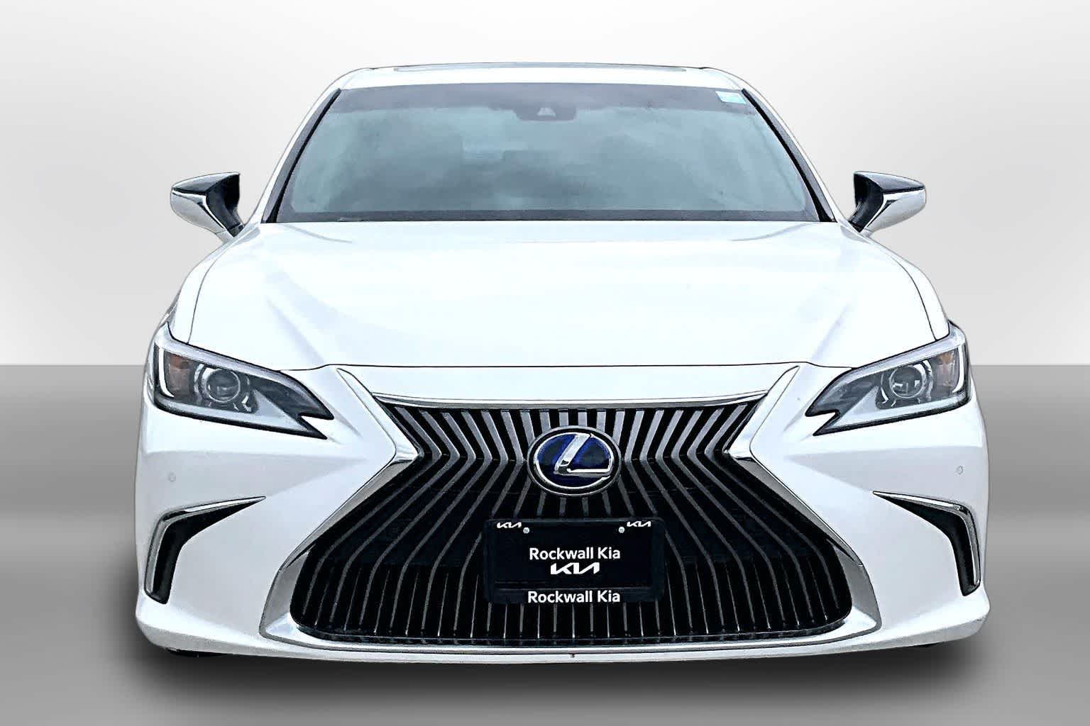 Thumbnail: 2021 Lexus ES - 3