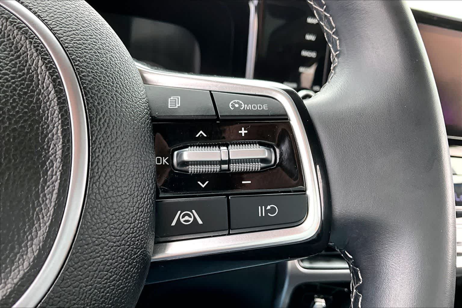 Thumbnail: 2023 Kia Sorento - 18