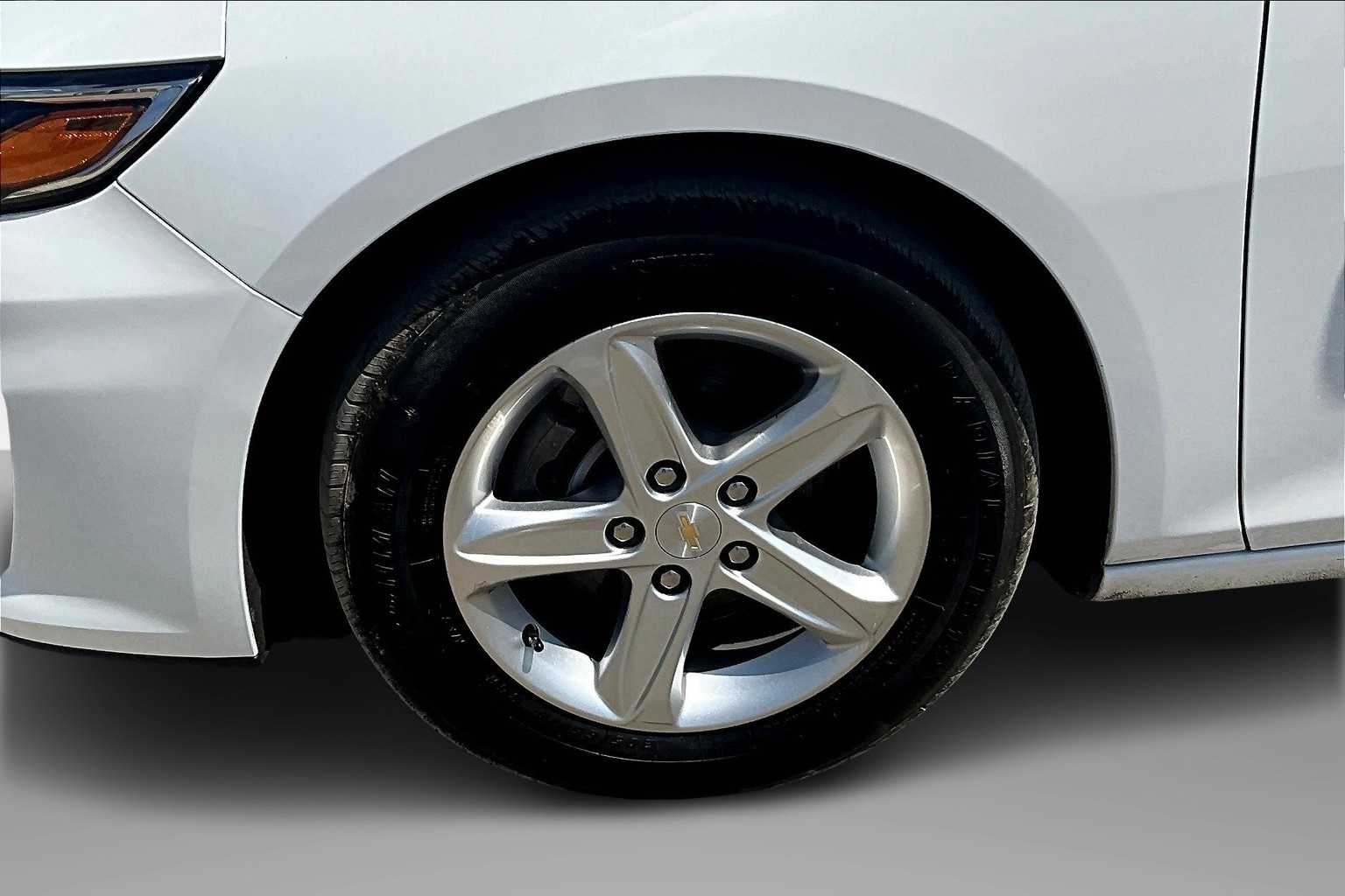 Thumbnail: 2023 Chevrolet Malibu - 8