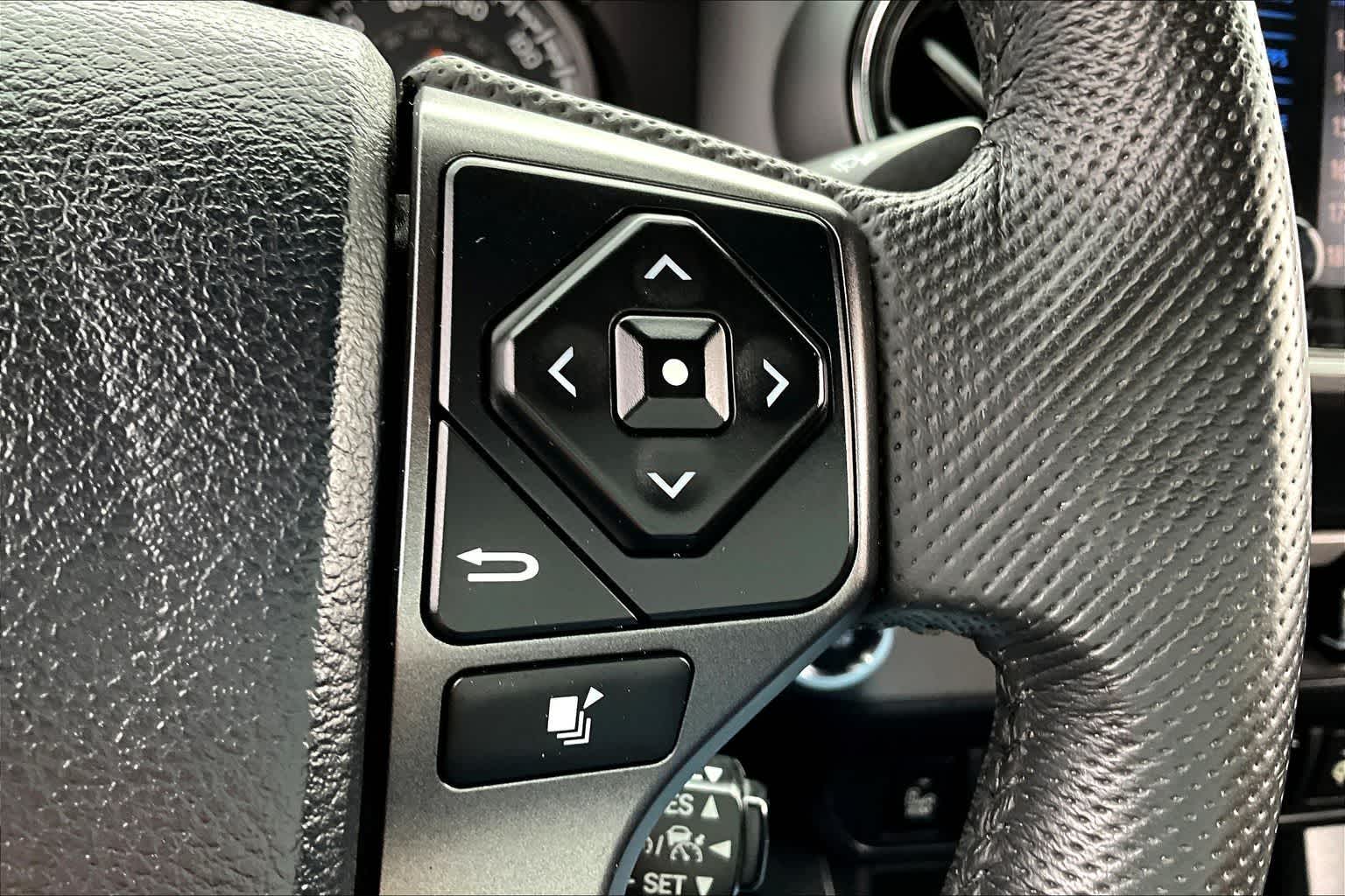 Thumbnail: 2019 Toyota Tacoma - 17
