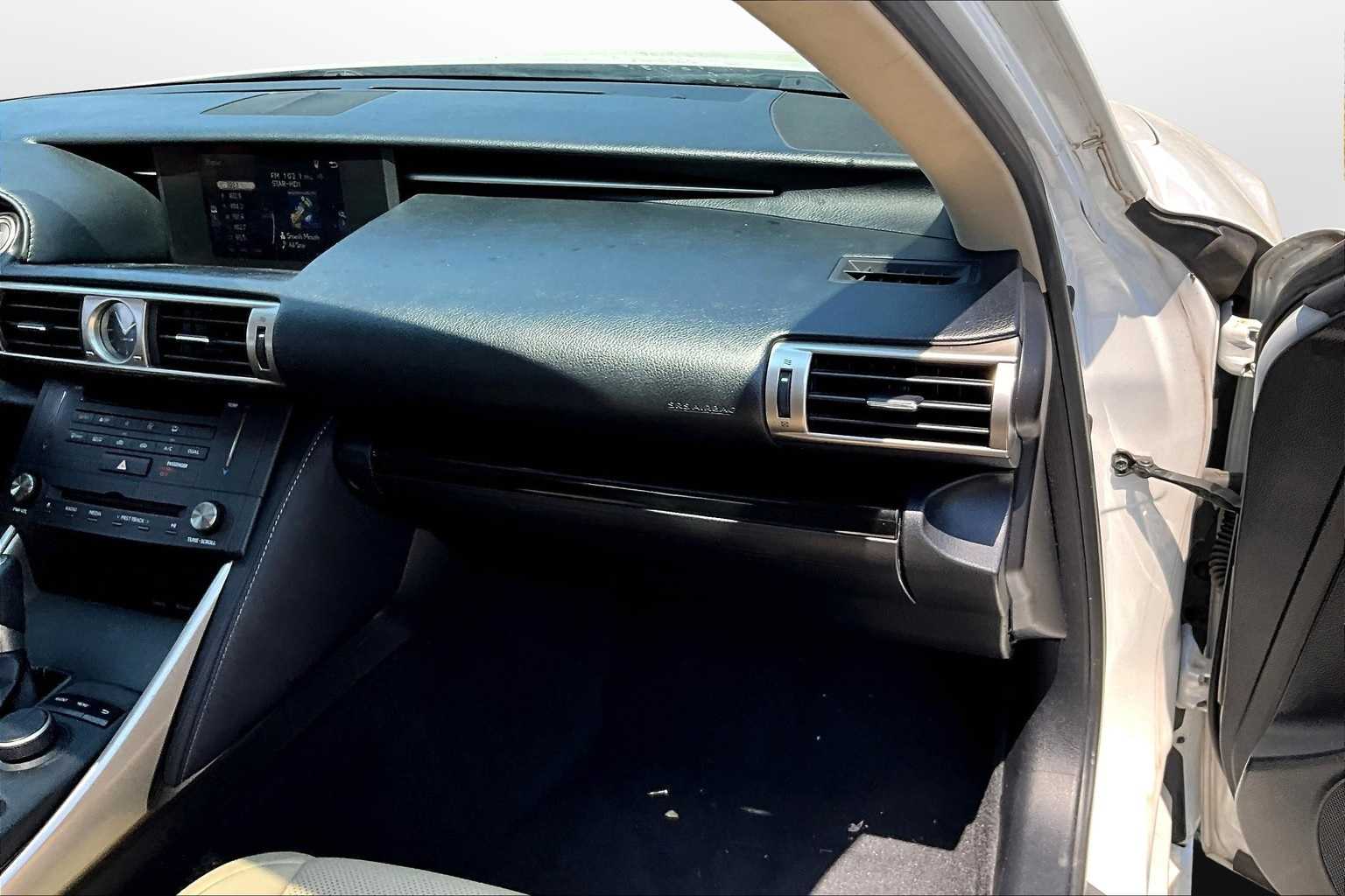 Thumbnail: 2016 Lexus IS - 15