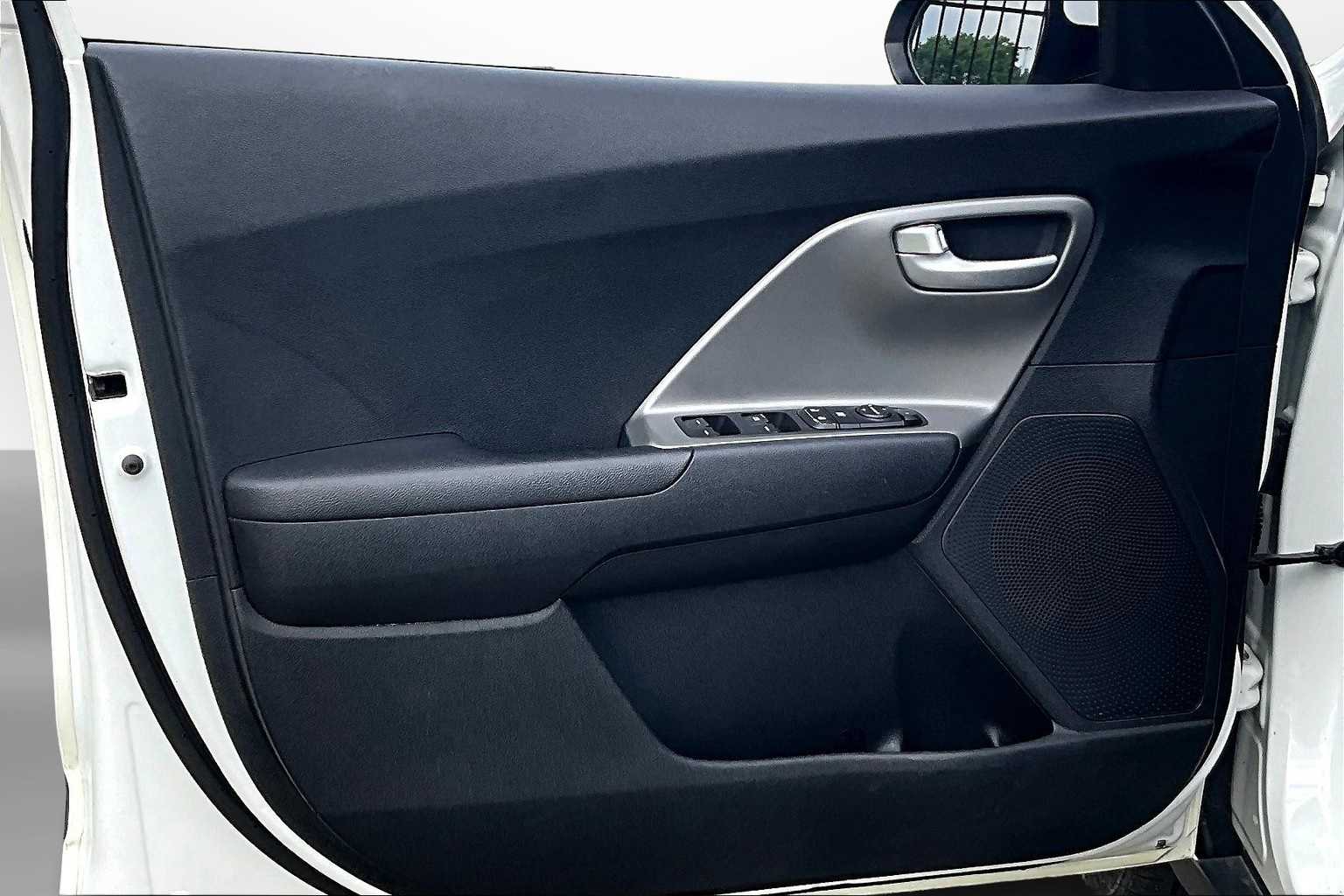 Thumbnail: 2019 Kia Niro - 17