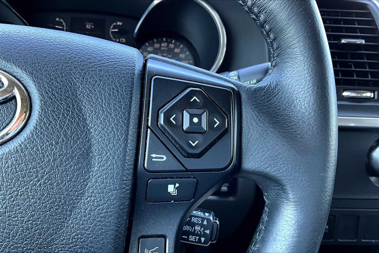 Thumbnail: 2020 Toyota Sequoia - 21