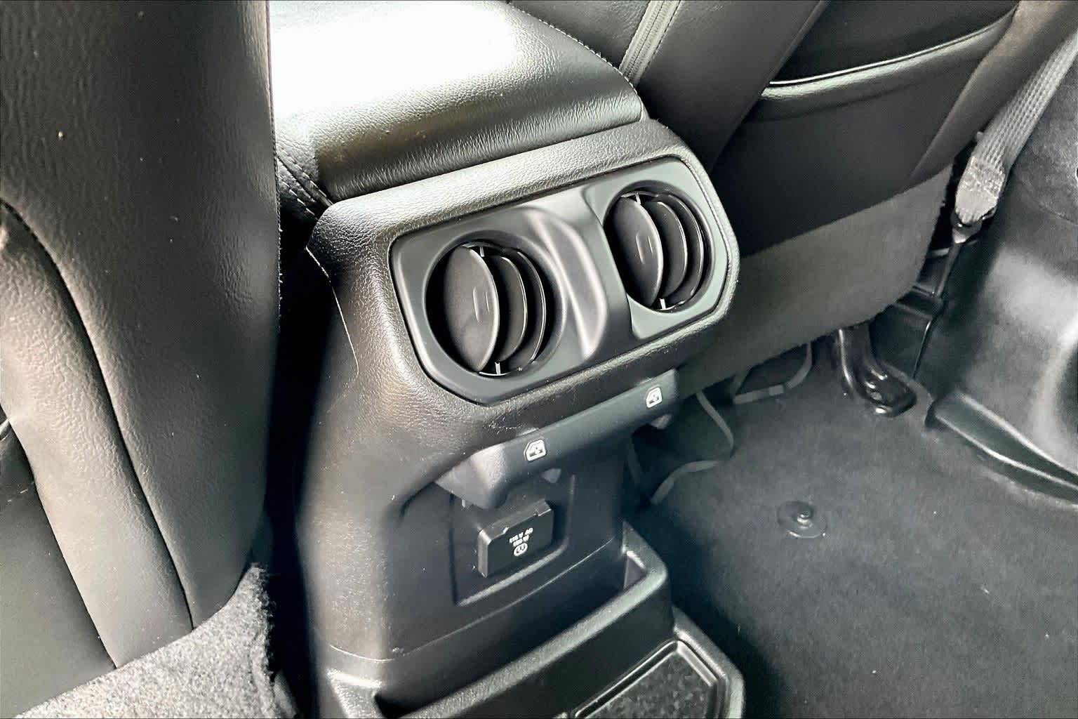 Thumbnail: 2018 Jeep Wrangler - 24