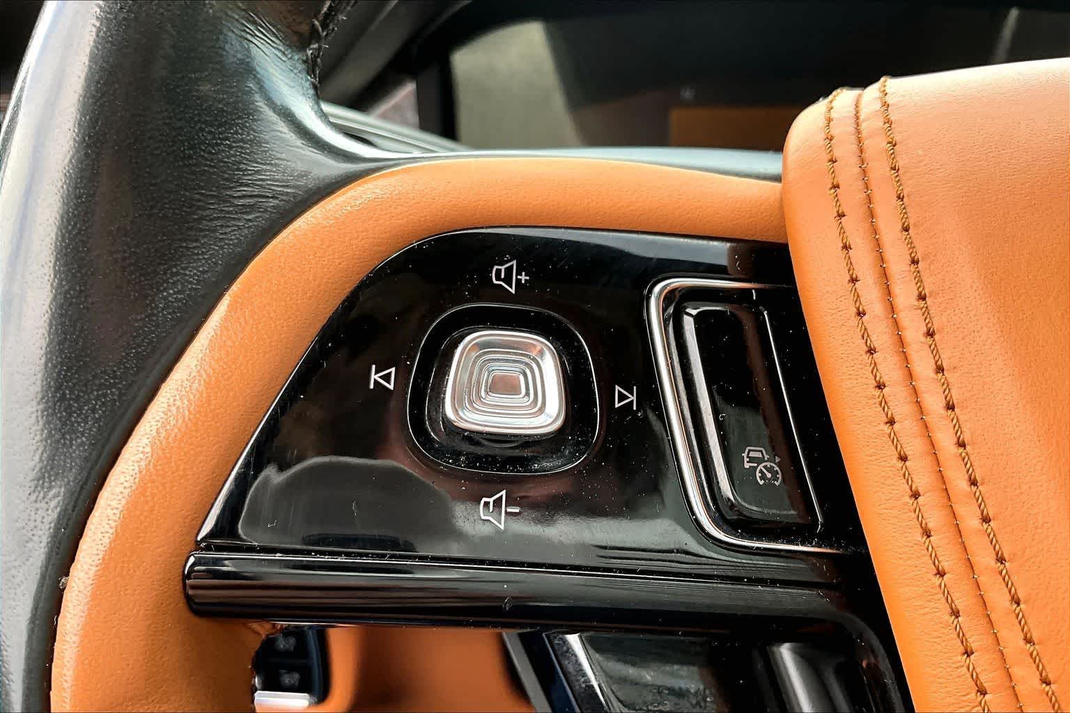 Thumbnail: 2023 Lincoln Aviator - 16