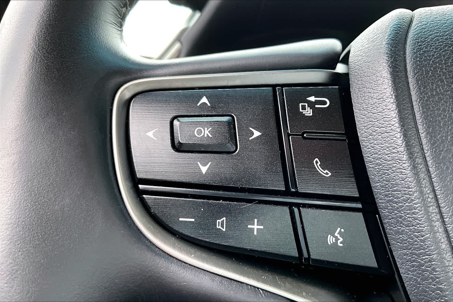 Thumbnail: 2021 Lexus ES - 17