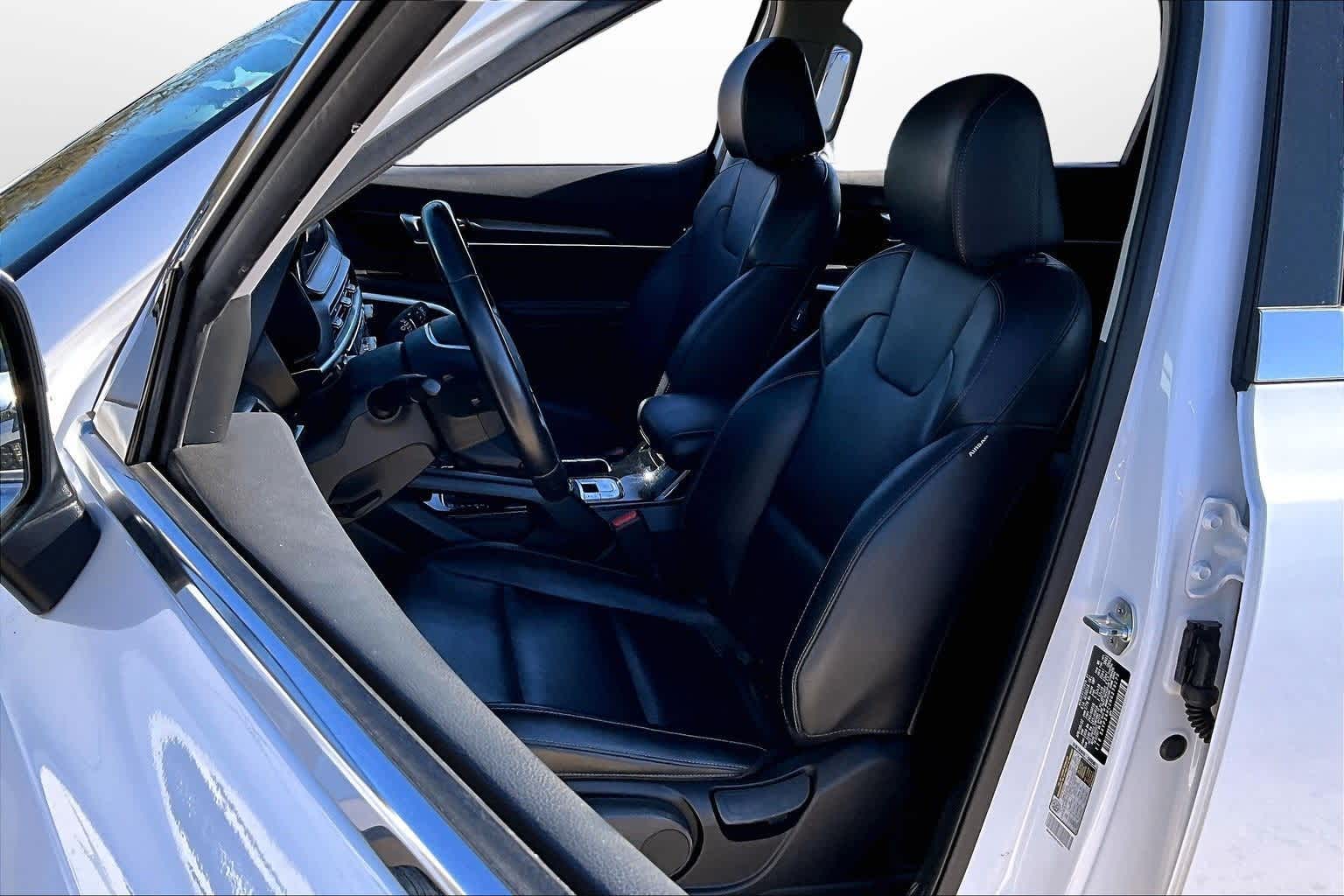 Thumbnail: 2022 Kia Telluride - 24