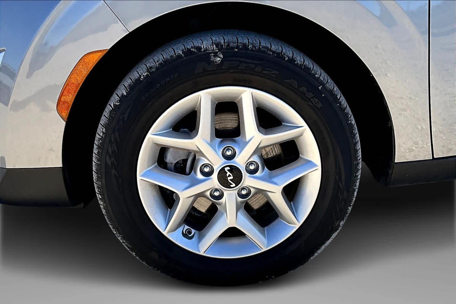 Thumbnail: 2023 Kia Soul - 8