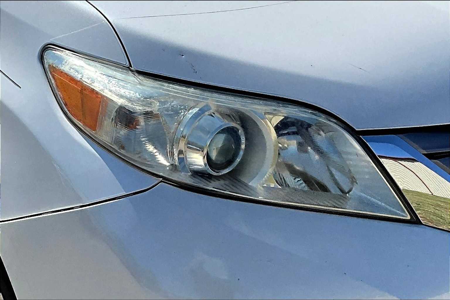 Thumbnail: 2015 Toyota Sienna - 31